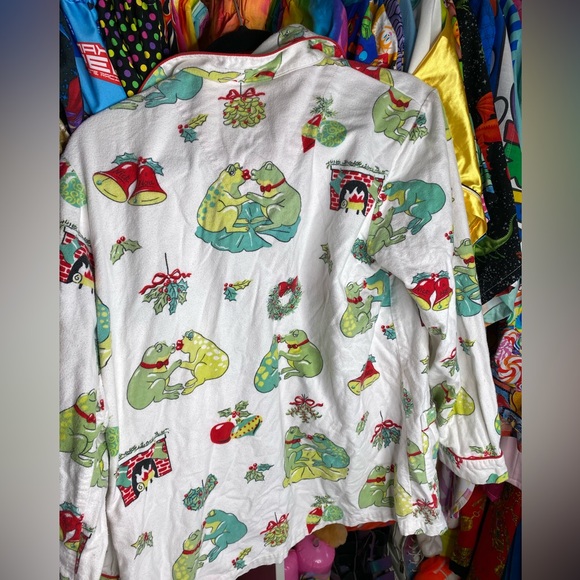 Nick and Nora Christmas frogs pajama top - Picture 2 of 9